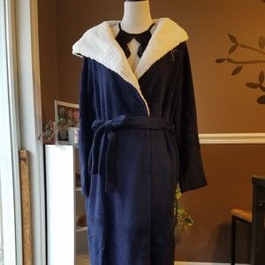 🚫 SOLD 🚫Victoria's Secret long robe